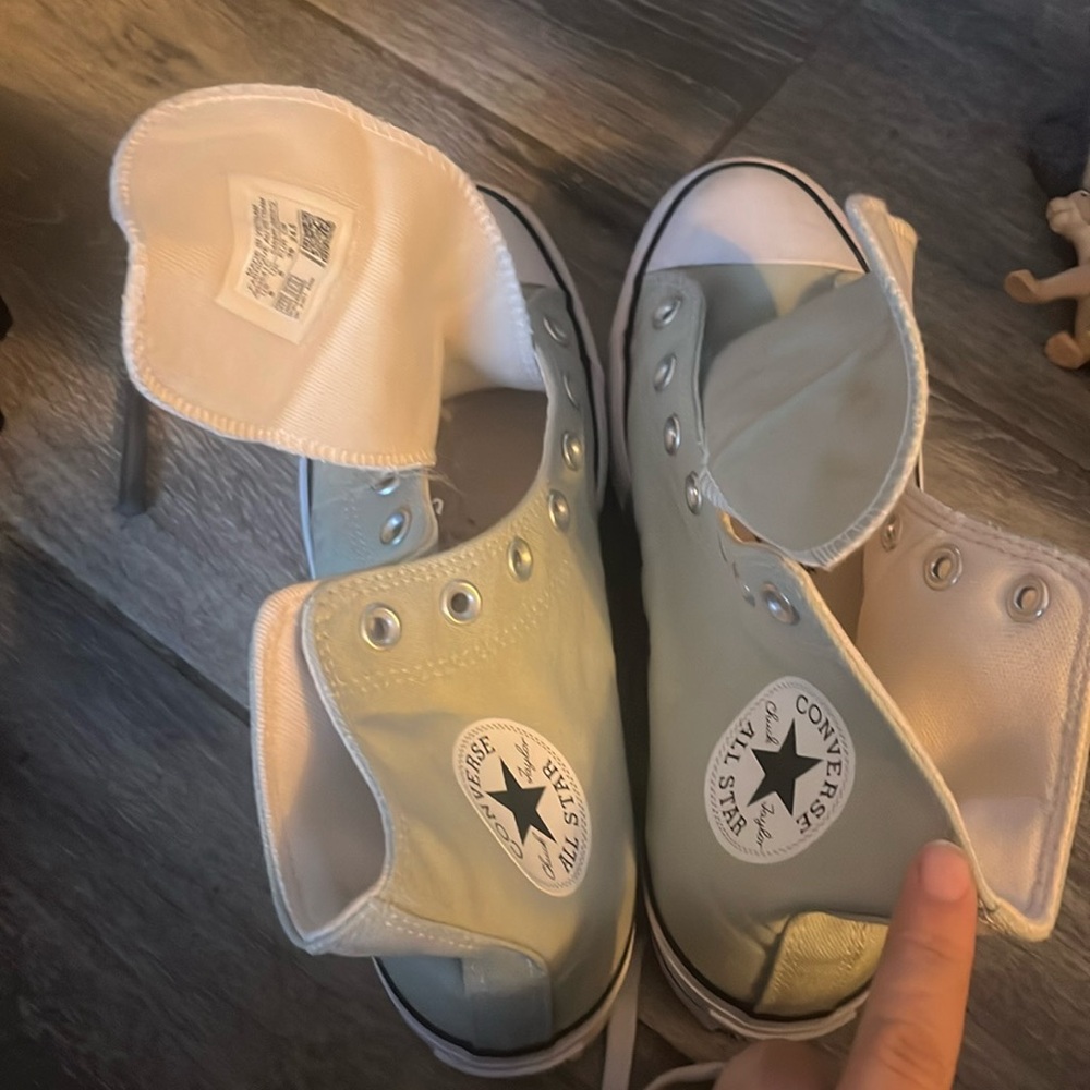 Pale green converse size 8